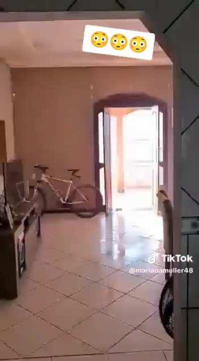 Thor lutando contra Raiden