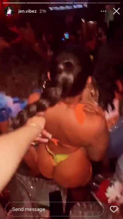 Mrs.juiceeee and friends 😩😩