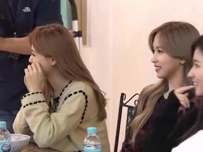 Dahyun lip bite + Tzuyu's & Mina's reaction