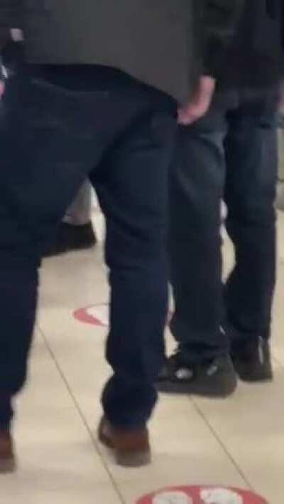 This guy is a total clown. Respect to Canadian Tire for handling this professionally.