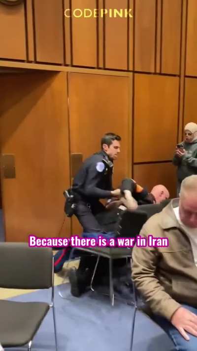US Marine interrupts Senate hearing: “we don’t want to fight a war with Iran for Israel!”