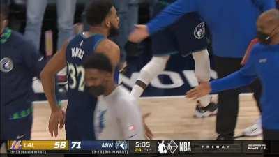 [Highlight] Karl-Anthony Towns gets the wide open lane and throws it down: “I’m out here!”