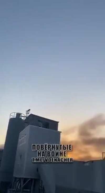 Russian Geran 2 hitting a building in Pavlograd, Dnipropetrovsk region.