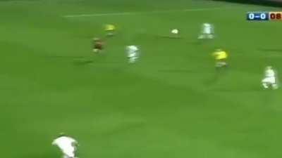 Zinedine Zidane’s first touches were made directly from god himself 🐐