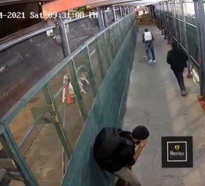 New York is famous for its exclusive shops, flashy Broadway performances and surprise knuckle sandwiches.