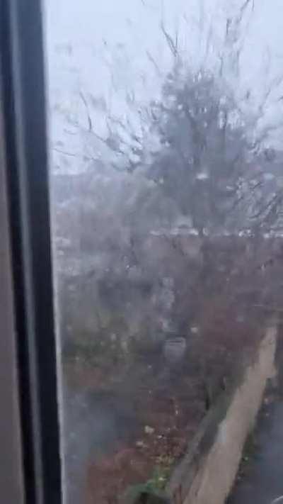 Listen to that beautiful rain (UK)