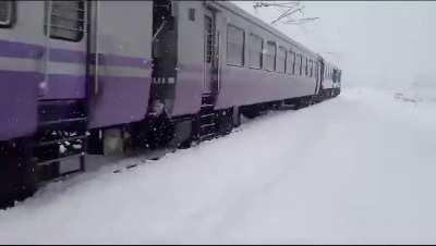 Amazing video of train passing through snow in kashmir