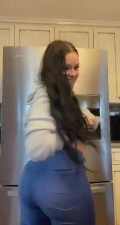 I love showing you my tits… do you like seeing them..