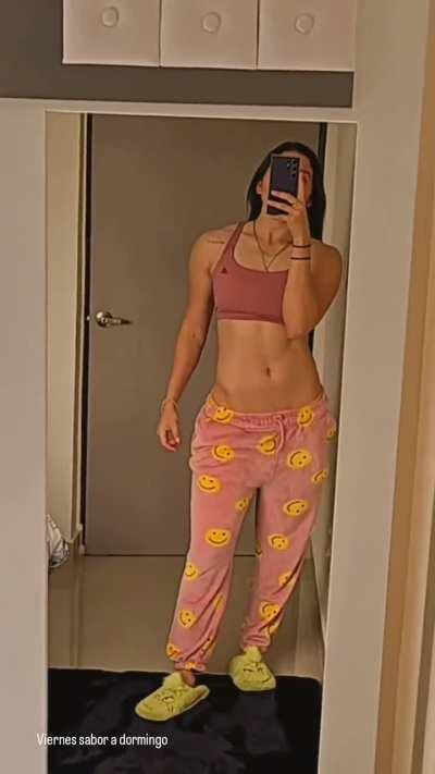 Otra cosa que me encanta de norma palafox aparte de su culote es su abdomen 🤤