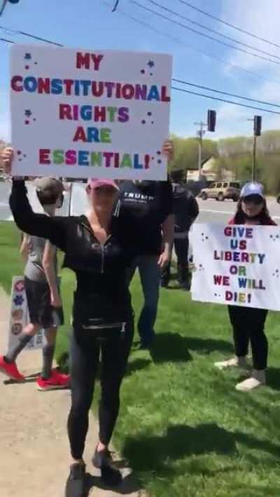 Anti-masker Trump supporters berate reporter