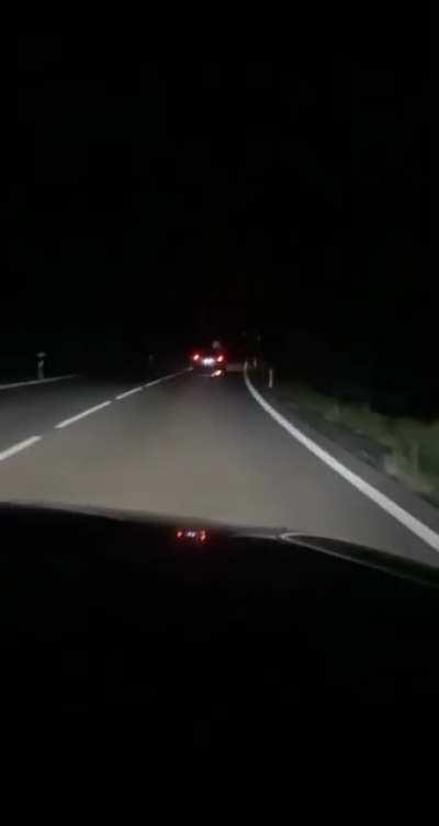 Wennst da schwa duast mit dem Tempolimit, dann nimmst hoid zur Erinnerung die Tafel mit (nicht mein Video, aber wohl teilenswert)