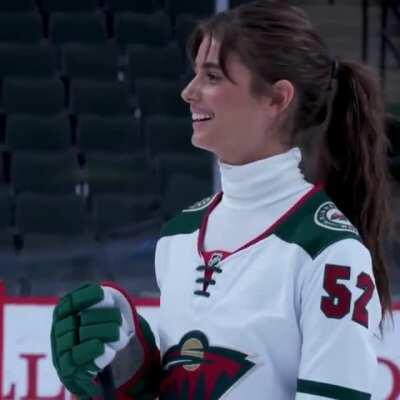 VS angel Taylor Hill is super cute