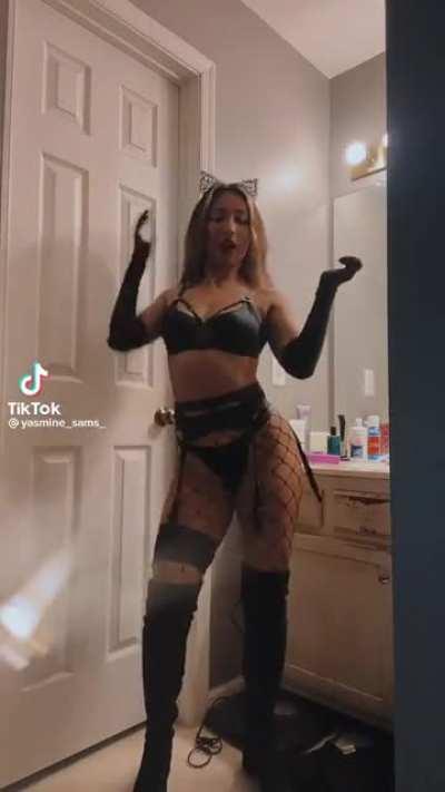 Yasmine_sams_
