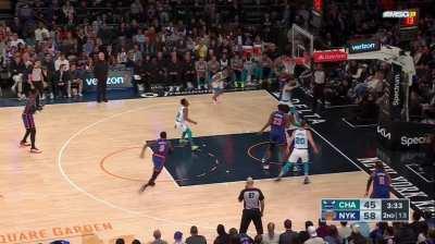 [Highlight] Knicks ball movement lead to RJ slam