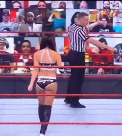Peyton's wonderful ass😍🤩