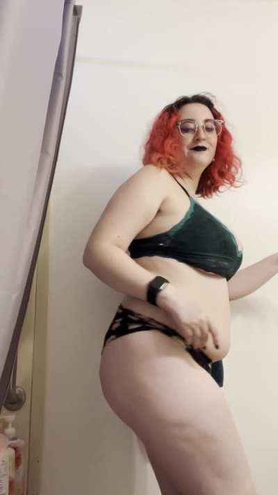 The perfect chubby big titty goth girl to goon too