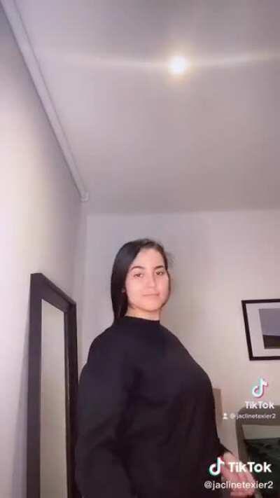 Pretty & sexy latina