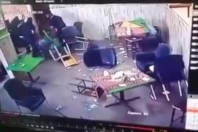 В Германии мигранты выгнали из кафе немца, заявив ему, что заведение только для своих. Вскоре в забегаловку ворвались немецкие националисты в масках-балаклавах и с палками. Многочисленные посетители кафе не смогли дать им отпор (не пытались) и были биты.