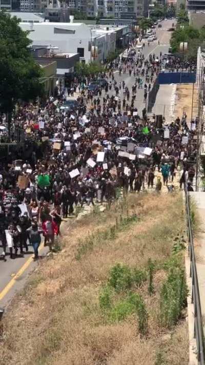 The moment protesters broke the police line onto the I-5