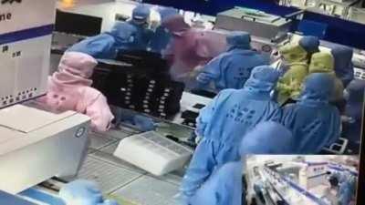 Chinese Workers Stand Still Like Robots While Fellow Co-Worker Tries To Kill Another Assassin’s Creed Style!