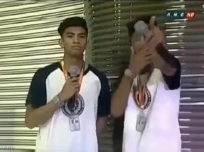 No one kaklase mo sa likod :