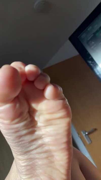 Hehe wanna have a little touch?☺️😘