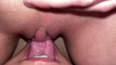 Riding my girlfriend’s face for some wonderful homemade porn 😘💋💛