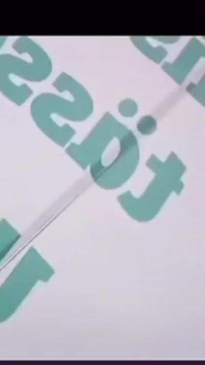 Toi Juhani on aivan sekaisin ja arvaamaton. Älkää menkö edes sen lähelle. Pakkohoitoon sekopää.