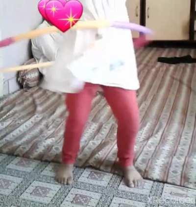 My sis trying a hola hope! (IDK if the spelling are right)