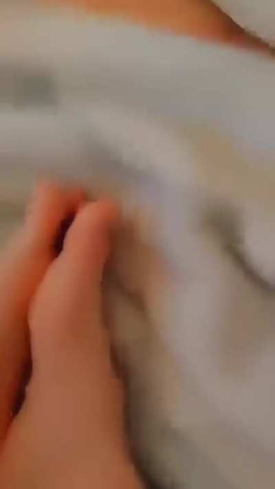 I’m new here ❤️ What’s the first thing you would do to my feet? 😈