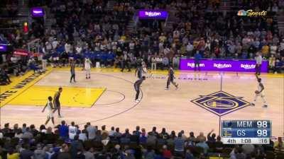 [Highlight] Draymond Green commits an 8 second violation