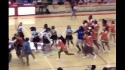 Cheerleading competition turns into a cheerleading battle royale