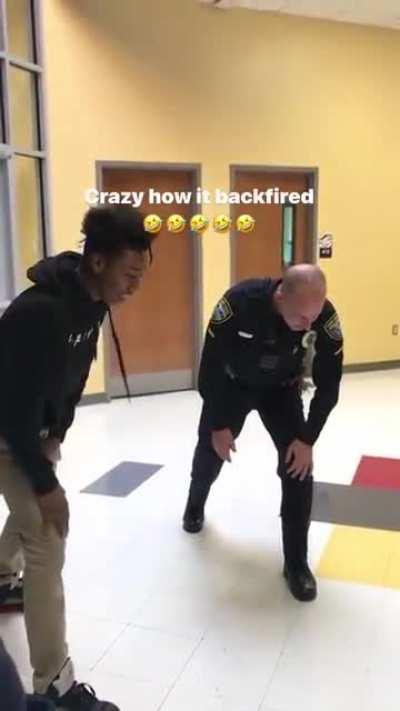 Glad they could joke around like this 💯