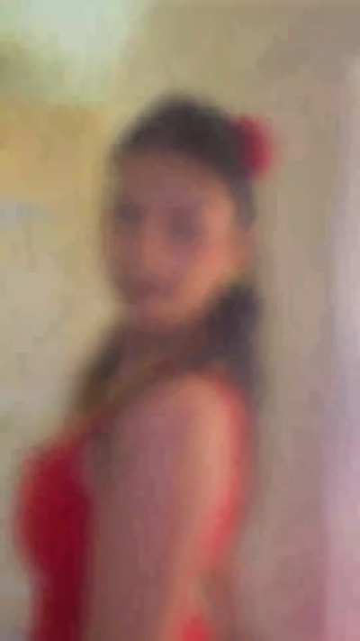 Bhut chud Rahi hai Aditi tripathi 💦 look at her boobs cleavage who is agree. Comment down below 