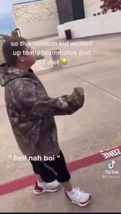 video of lean meeting travis, ye, drake and baby keem at the donda 2 listening party (07/02/2022)