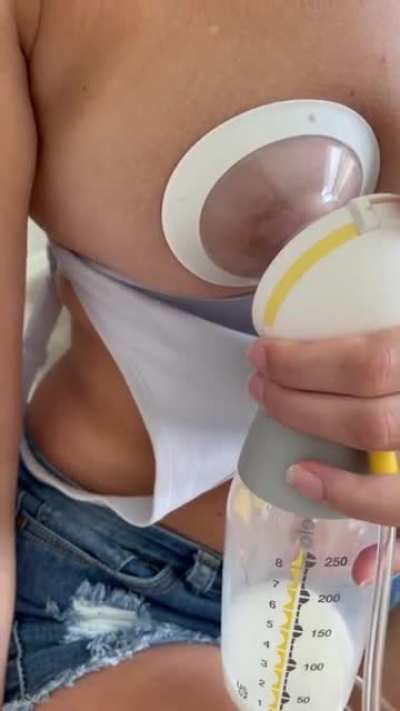 Have you guys heard I’m producing a lot of milk these days🥛