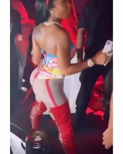 I wanna give her the keys to my house 🏡