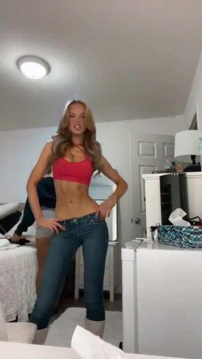 This ABSOLUTELY GORGEOUS White Queen👸🏼Is Loud & Proud About What She Likes