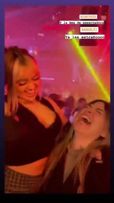 Ella si sabe poner ambiente 💜