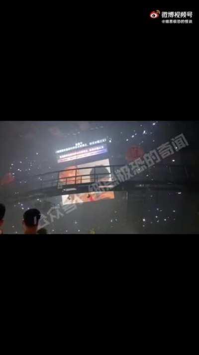 支国人追悼不都是跪着哭喊吗？境外势力无疑了