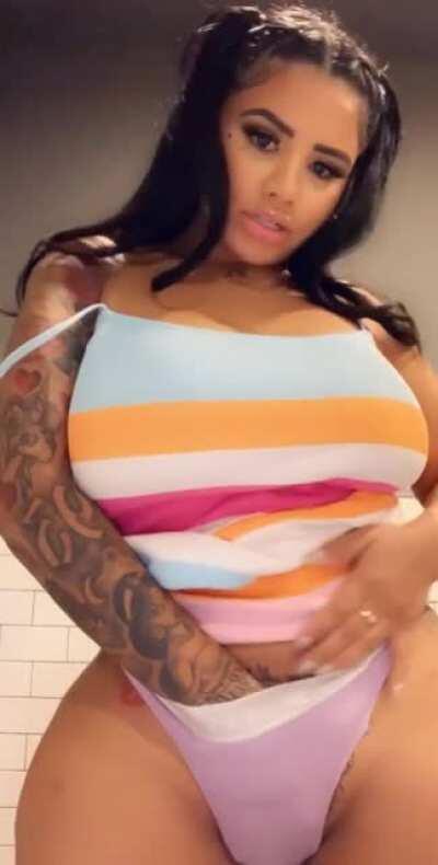 @(Yasmine Estrada)@ “$$” mega DM if you interested 🤑🤤💦 💰 💴