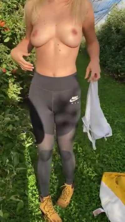 Cum right this way and watch me get naked [GIF][OC]