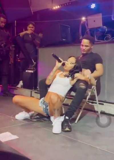 Coi twerks & kicks off fan (full vid)