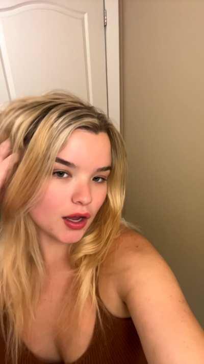 I'm obsessed with lingerie, which kind do you want to see on me?😉