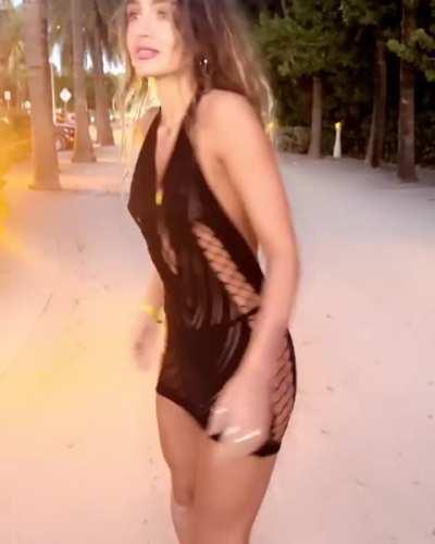 Can’t stop stroking to Sommer Ray’s perfect ass