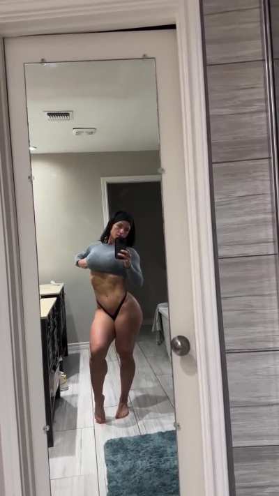 Renee Jewett (@roxyqueflexx)