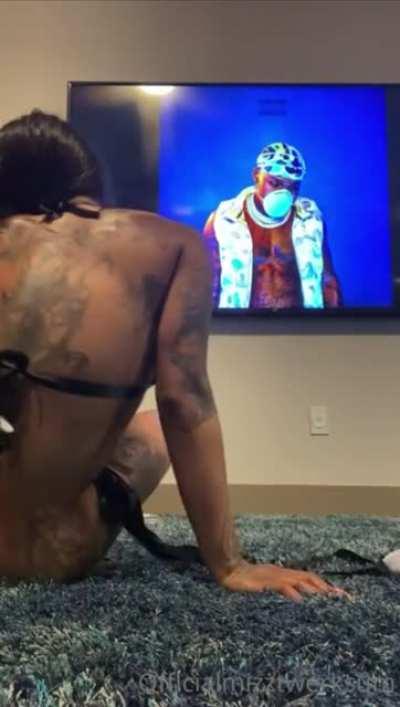 watever yall need i got it if u dont got somebody in the server got it if u pay for the 2nd tier the 25$ tier u get the discord