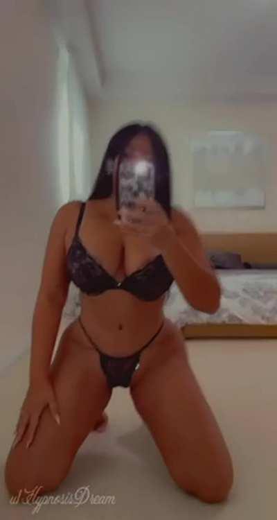 34yo mom. Would you fuck my mom bod ?☺️