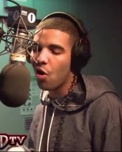 Drake made it out the Hood with that one ☝️✋💯🔥🔥‼️