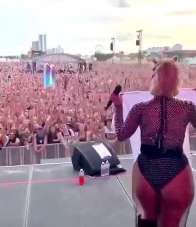 Insanely huge ass!